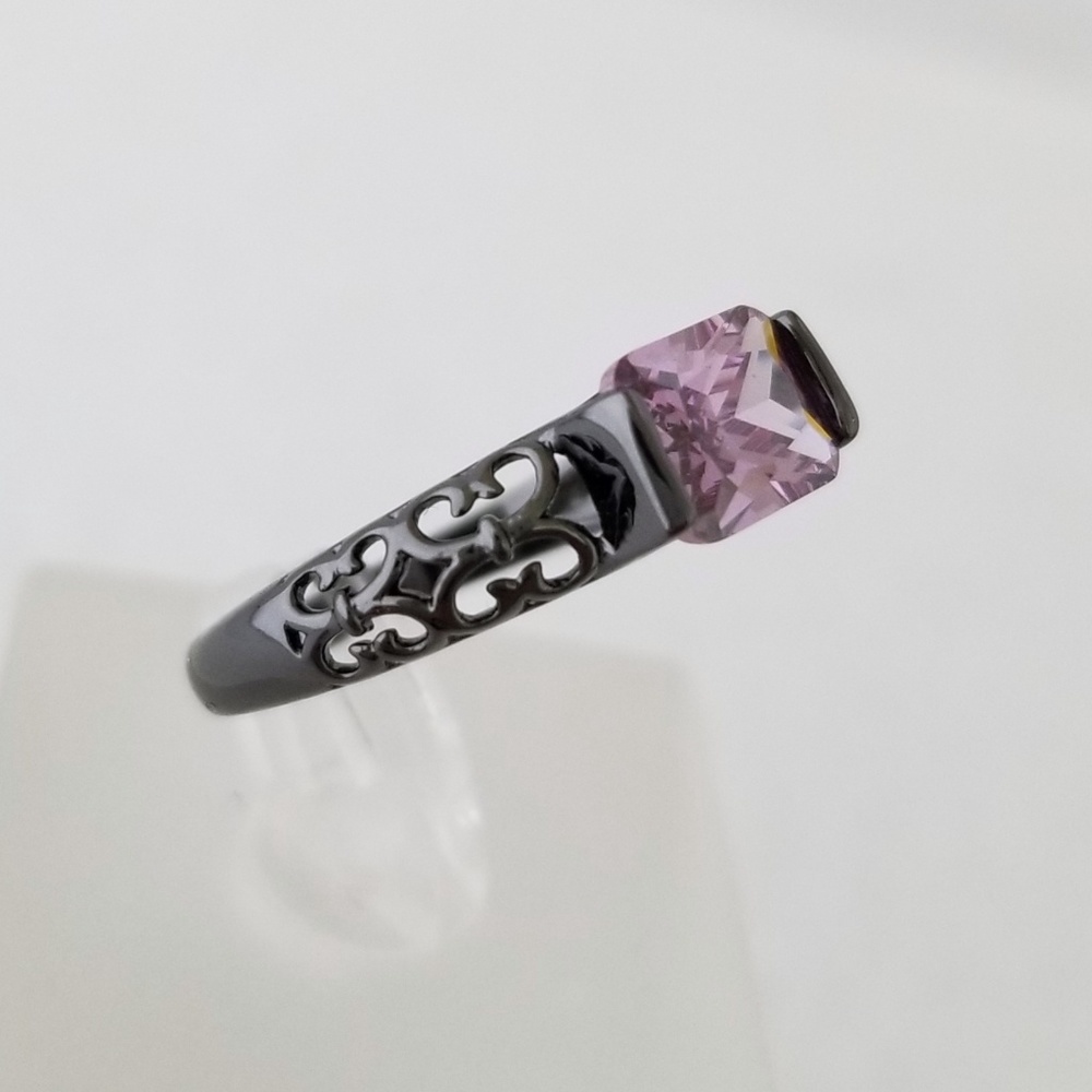 18k Horizontal Filigree Band - Picture 5 of 8